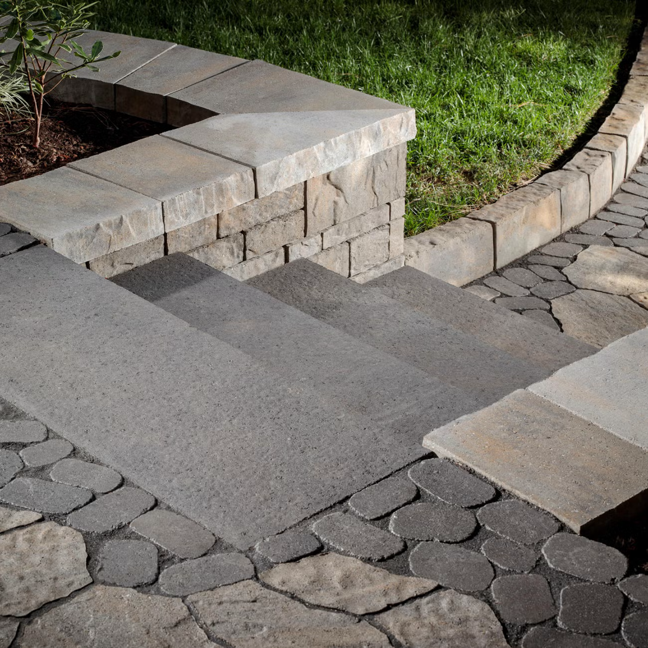 Belgard Belgian Cobble Pavers – Midnight | Sold by Layer or Pallet