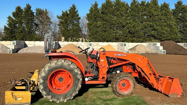 Kubota L4600 Tractor (RENTAL) with bucket/box blade