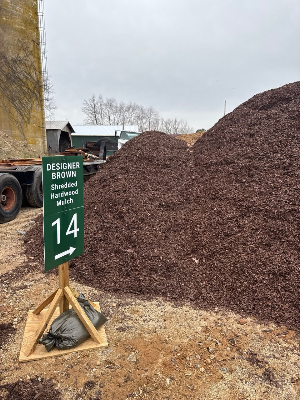 [Y14] MULCH / Designer Brown Hardwood Mulch (Dyed)