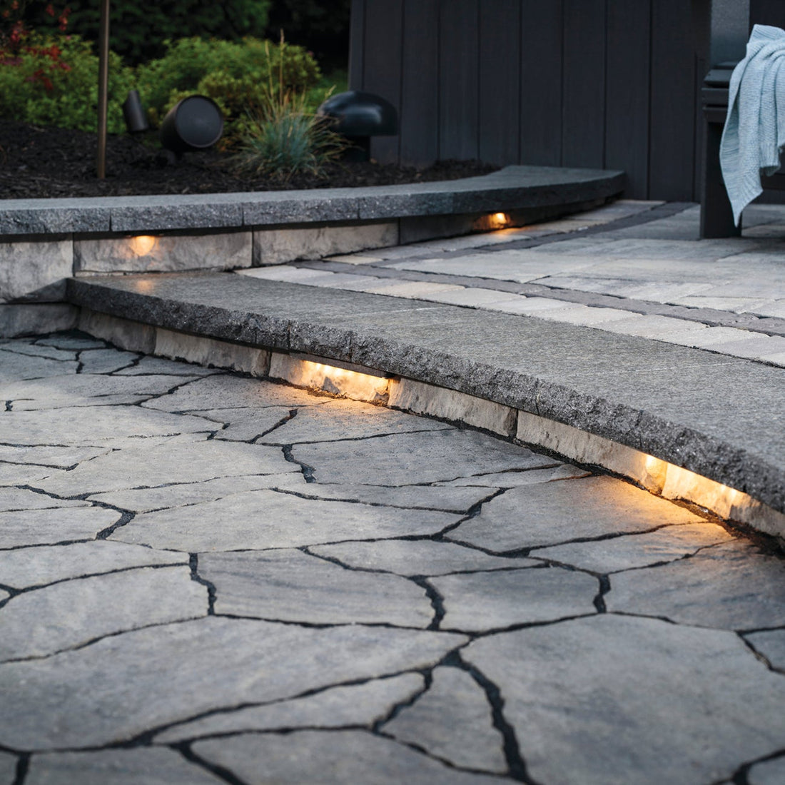 7” Replaceable Undermount Hardscape Light | Black | Bronze