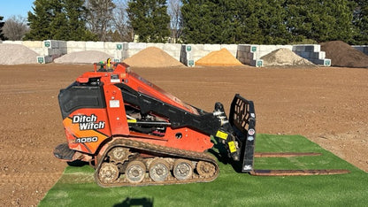 Ditch Witch SK1050 w/grading bucket