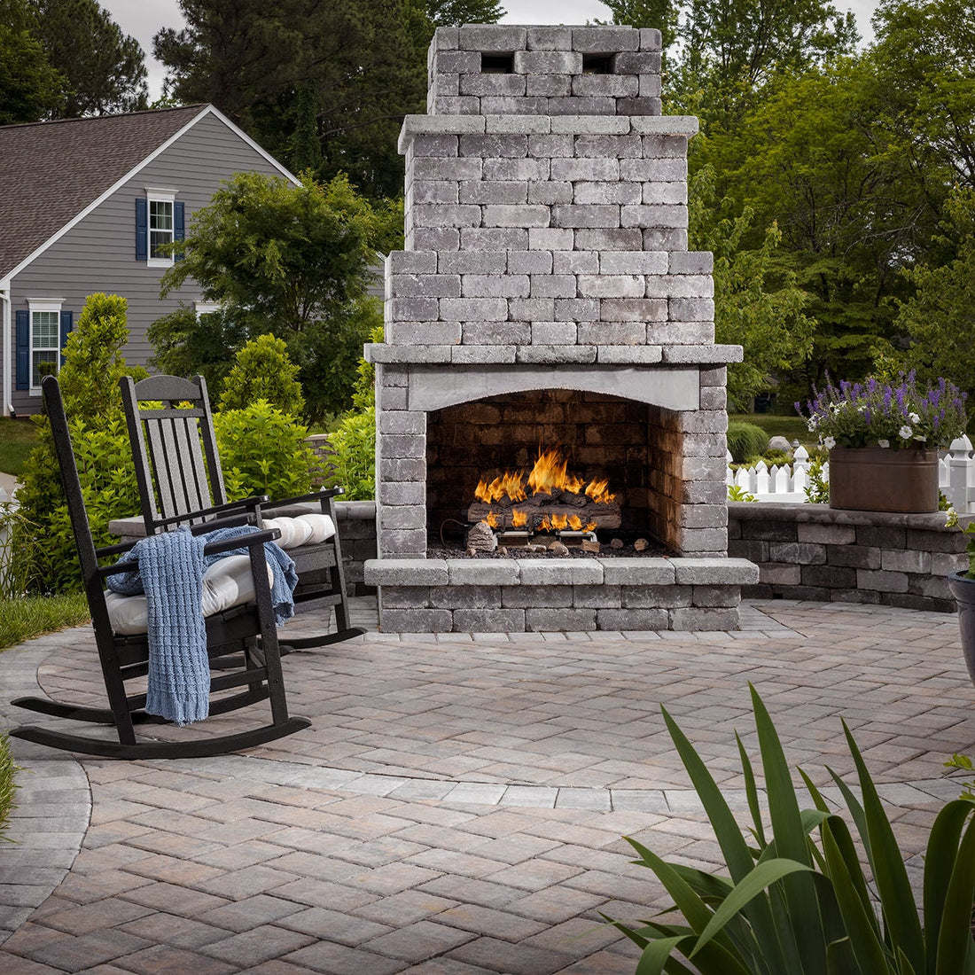 Belgard Dublin Fireplace Kit | Chesapeake | James River