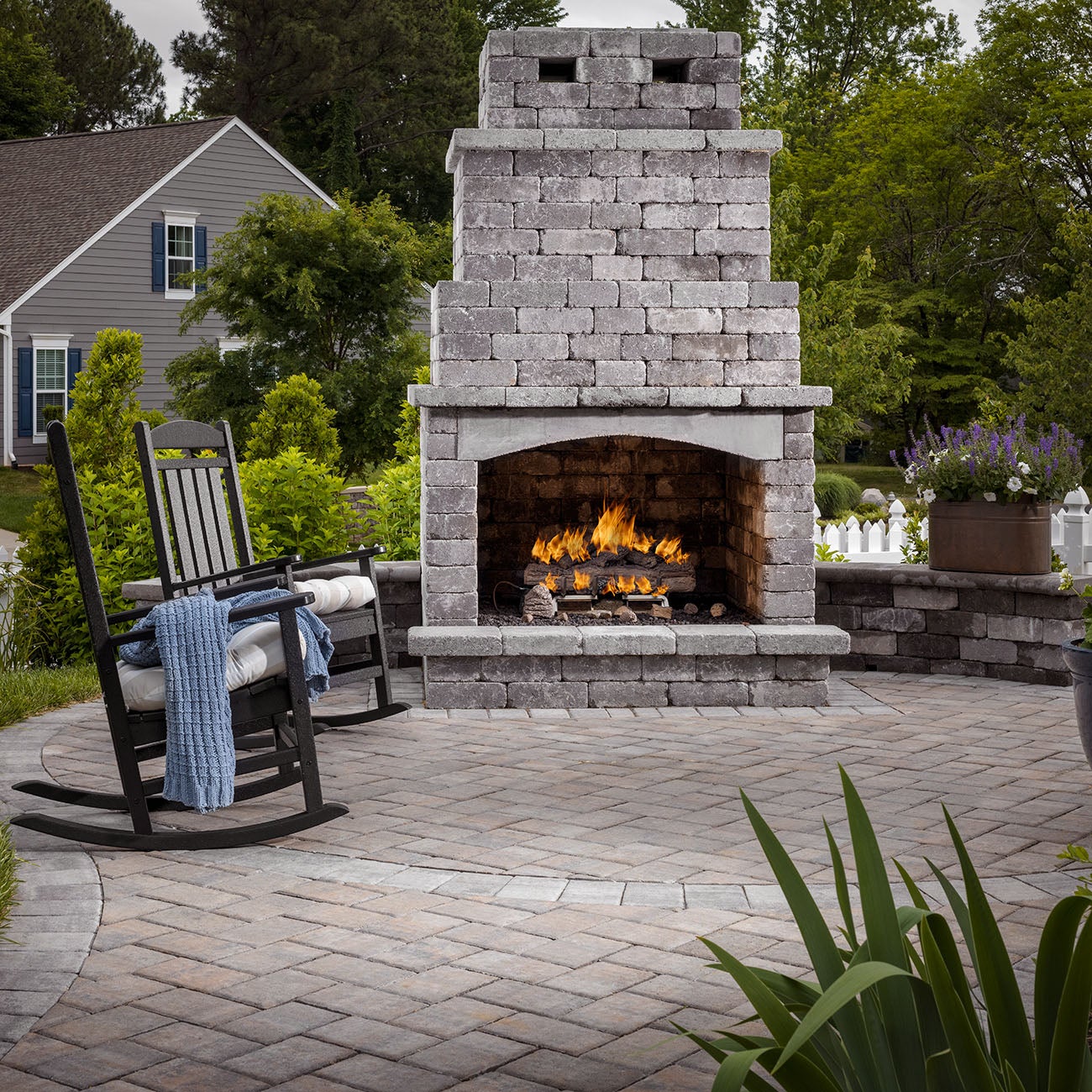Belgard Dublin Fireplace Kit | Chesapeake | James River