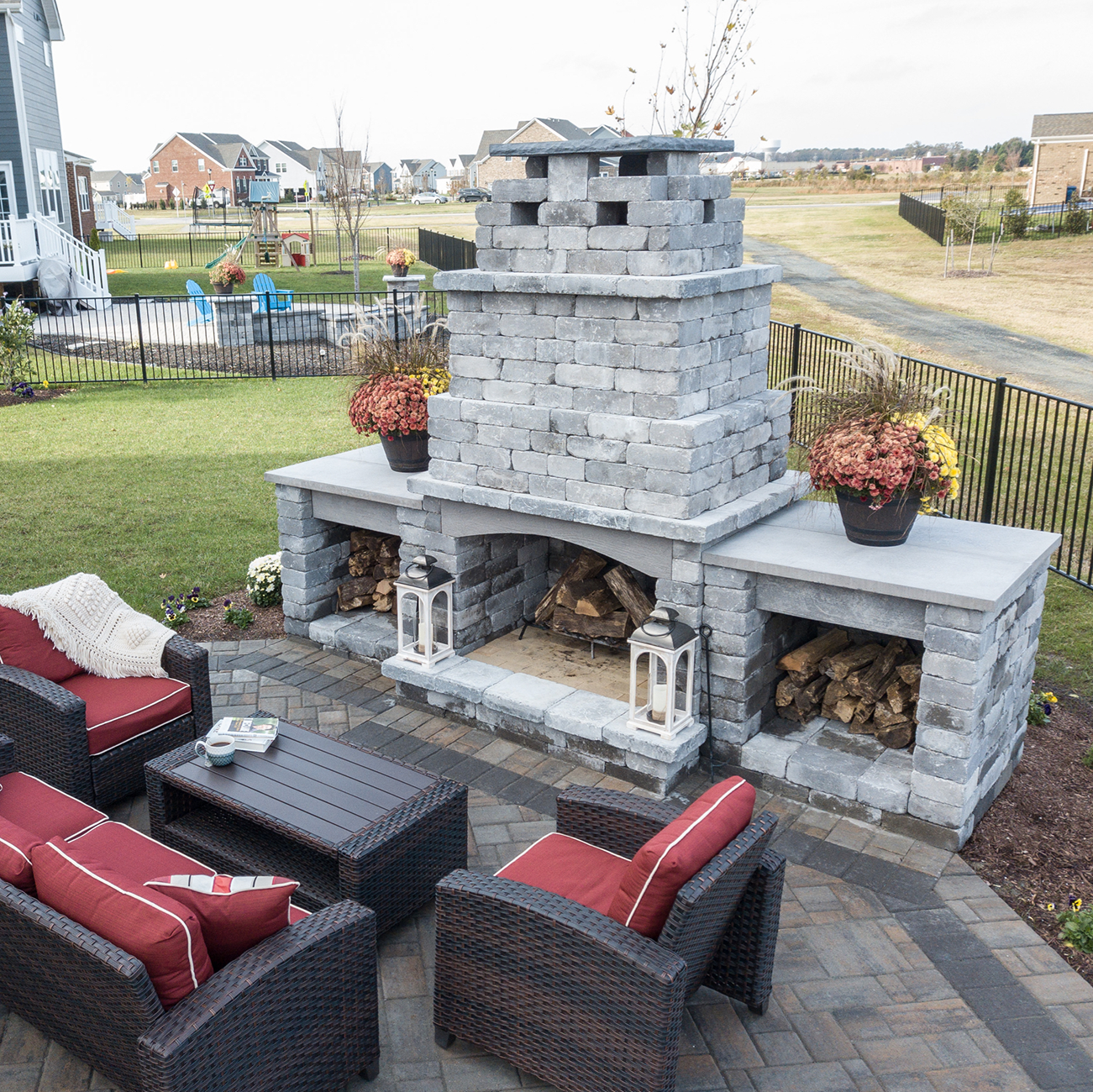 Belgard Dublin Fireplace Kit | Chesapeake | James River